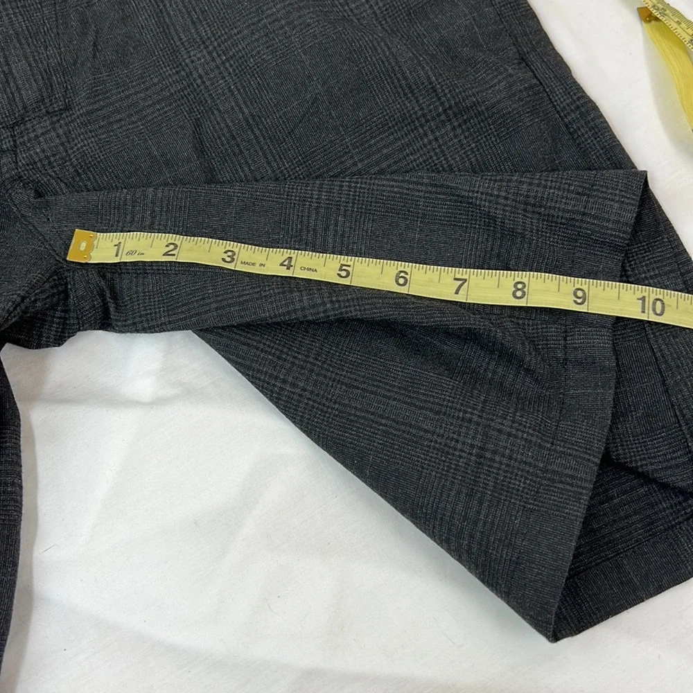 O’Neill Black Charcoal Plaid Flat Front Shorts Size 30